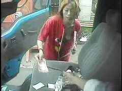 Esposa tetona sopla a su hombre cachondo y se lo folla