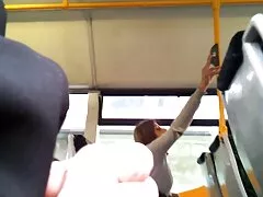 Esposa tímida ama ordeñar su polla favorita
