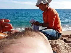 Esposa obtiene dos cargas en su culo