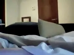 Mi joven esclavo bajo el amo está entrenando a tope en la sesión