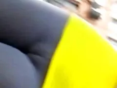 Esposa muy sexy y cachonda le encanta chupar pollas gruesas
