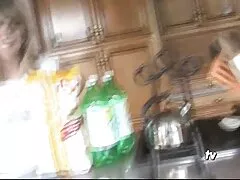 Acariciando mi polla dura hasta el final desearía tener una mano amiga