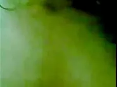 Esposa masturbándome en topless y se siente genial