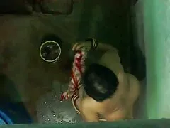 Un tipo criando a mi esposa con una carga pesada