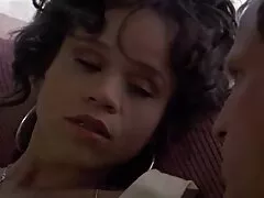 Esposa posando totalmente desnuda para que un amigo se la paje