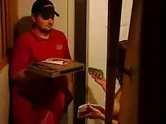 Esposa abriendo su coño para que pueda llenarla