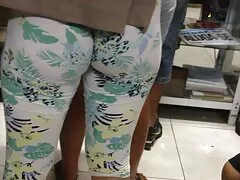 Visita de un amigo para usar a la esposa, ella está bien preparada para las tetas de gran tamaño