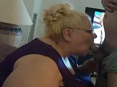 Mi esposa ama y sabe chupar pollas