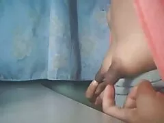 Chica sexy obtiene su botín estirado por una BBC