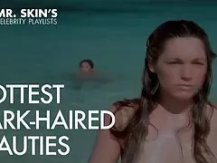 Ella me pajeó hasta que me corrí sobre sus tetas naturales