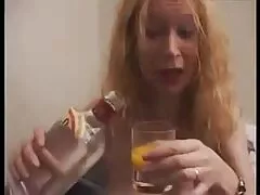 Sexo interracial milf con dos toros negros bien dotados golpeándola