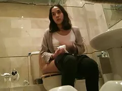 Mamá swinger sexo interracial con nuevos socios en el hotel