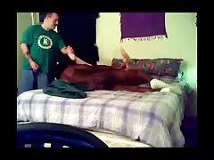 Morena tetona disfruta dando una buena mamada