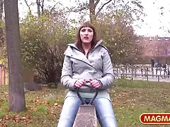 Esposa lista para salir a la ciudad a ver si puede conseguir pollas grandes y duras