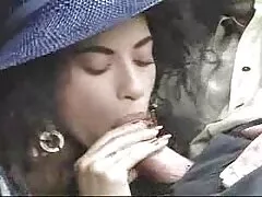 Yo y mi miembro palpitante eyaculando semen después de masturbarme
