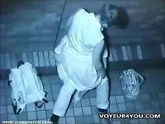 Enorme botella dentro de un hermoso coño