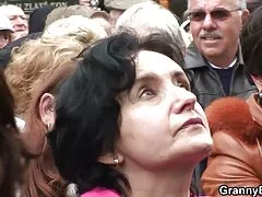 Pareja de ébano pasando un buen rato juntos